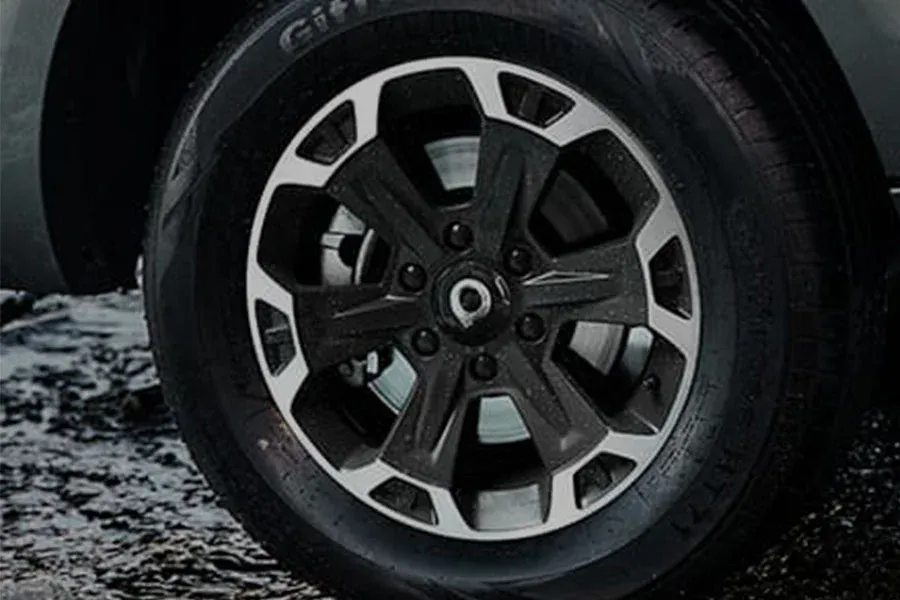 La versión Ultimate incluye llantas Off-Road 265/65 R18.